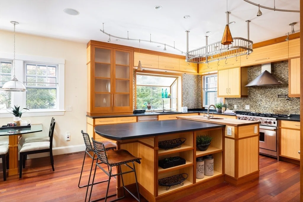 Photo of 282 Buckminster Rd