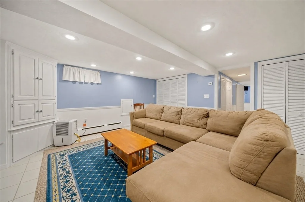 Photo of 30 Roseen Rd