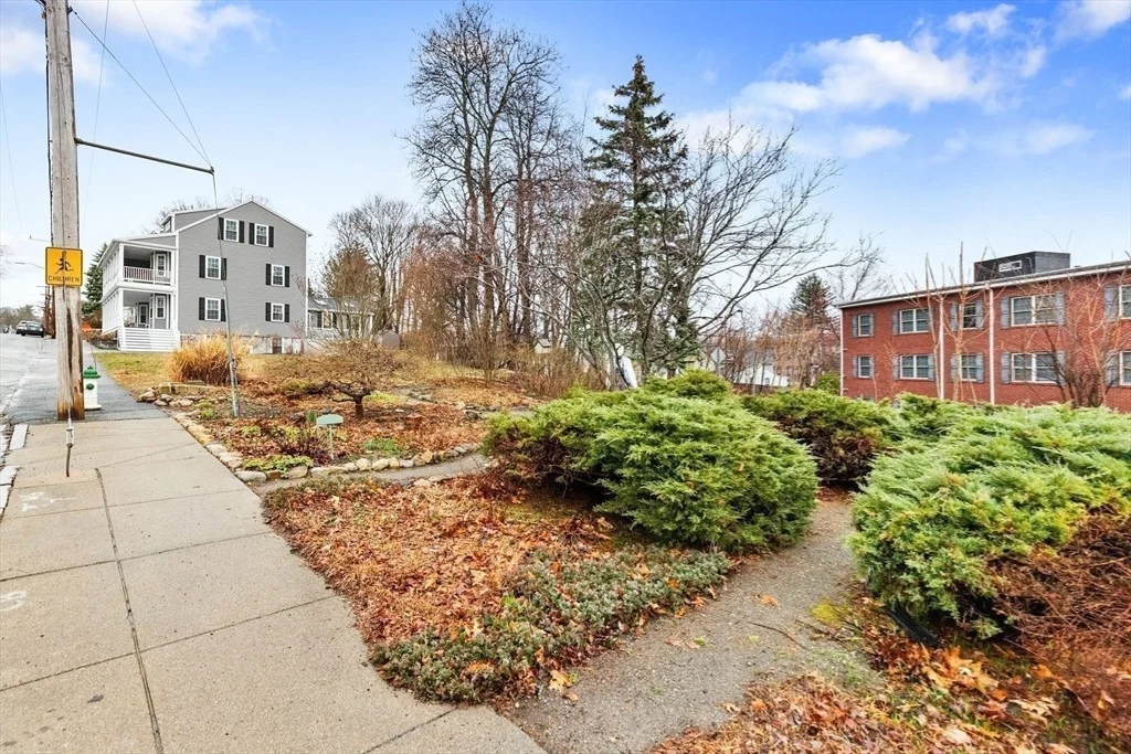 Photo of Unit 1 at 1 Maple St