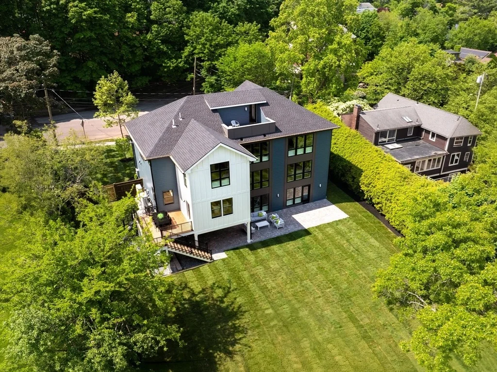 Photo of 121 Jordan Rd