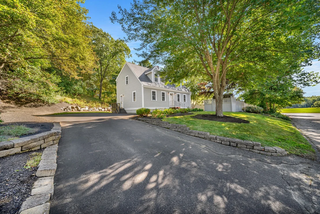 Photo of 2 Hunter Dr