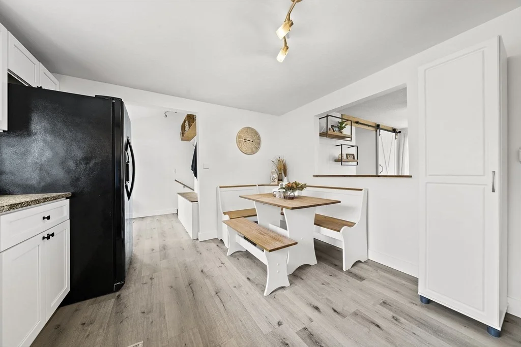 Photo of 2 Iris Ave