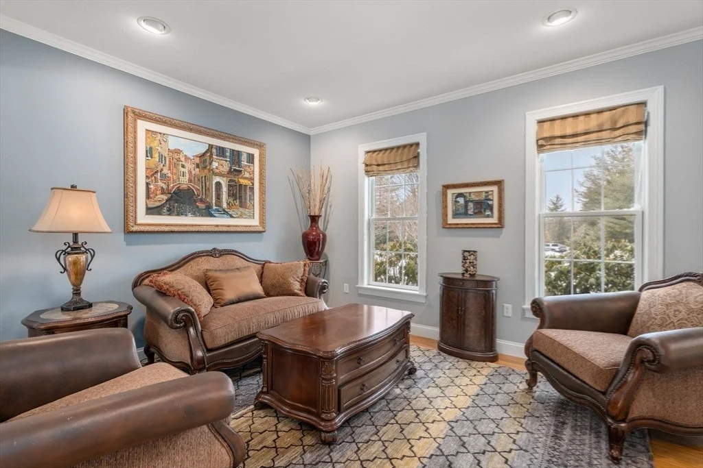 Photo of 18 Lexington Cir