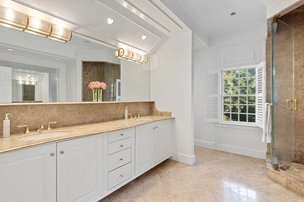 Photo of 10r Martins Lane