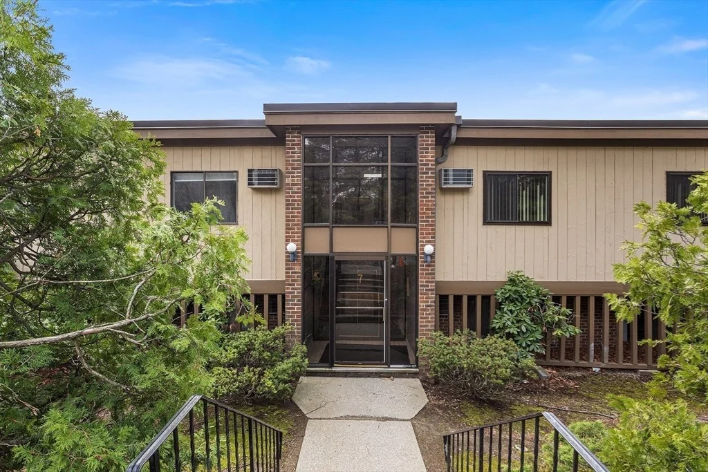 Photo of Unit 3 at 7 Eaglehead Ter