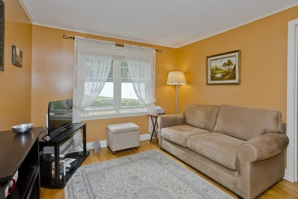 Photo of 299 Shaker Rd