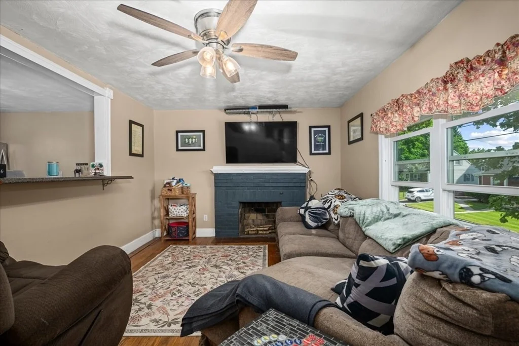 Photo of 27 Lavallee Ter