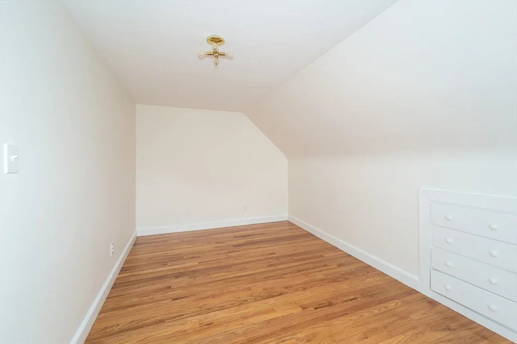 Photo of 250 Bacon St