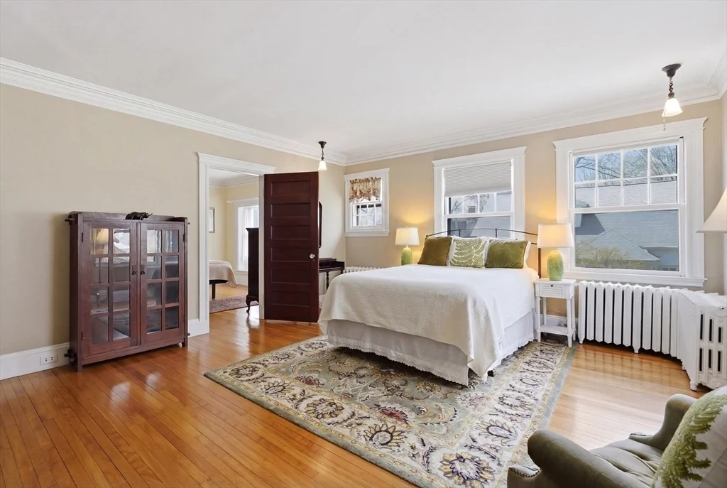 Photo of 372 Main St