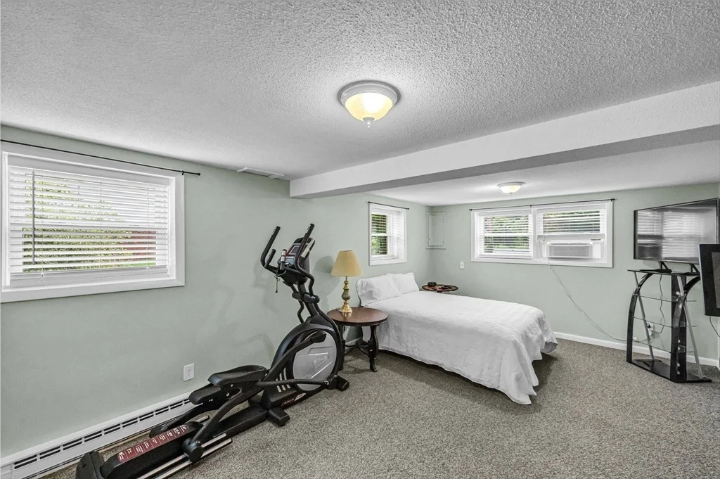 Photo of 83 Loomis Dr