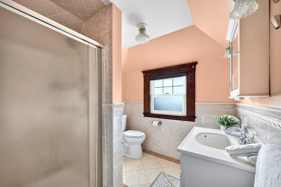 Photo of 127 Commonwealth Ave