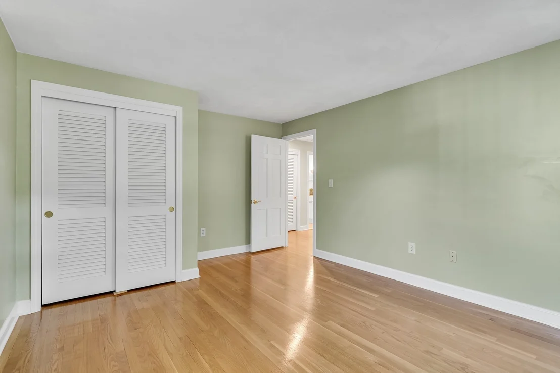 Photo of 8 Barry Dr