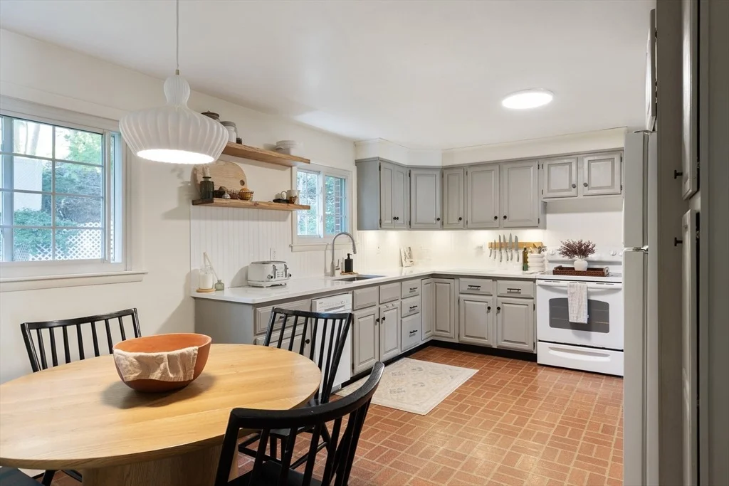 Photo of 45 Pine Tree Dr