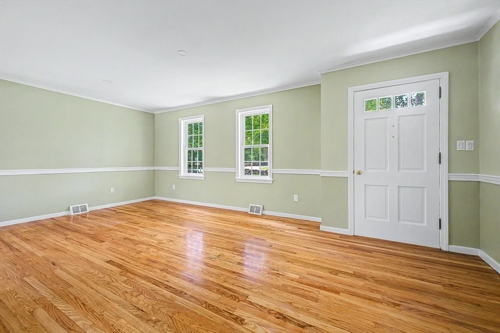 Photo of 355 Boston Rd