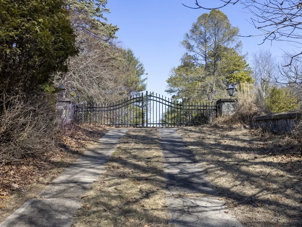 Photo of 233 Annette Ave