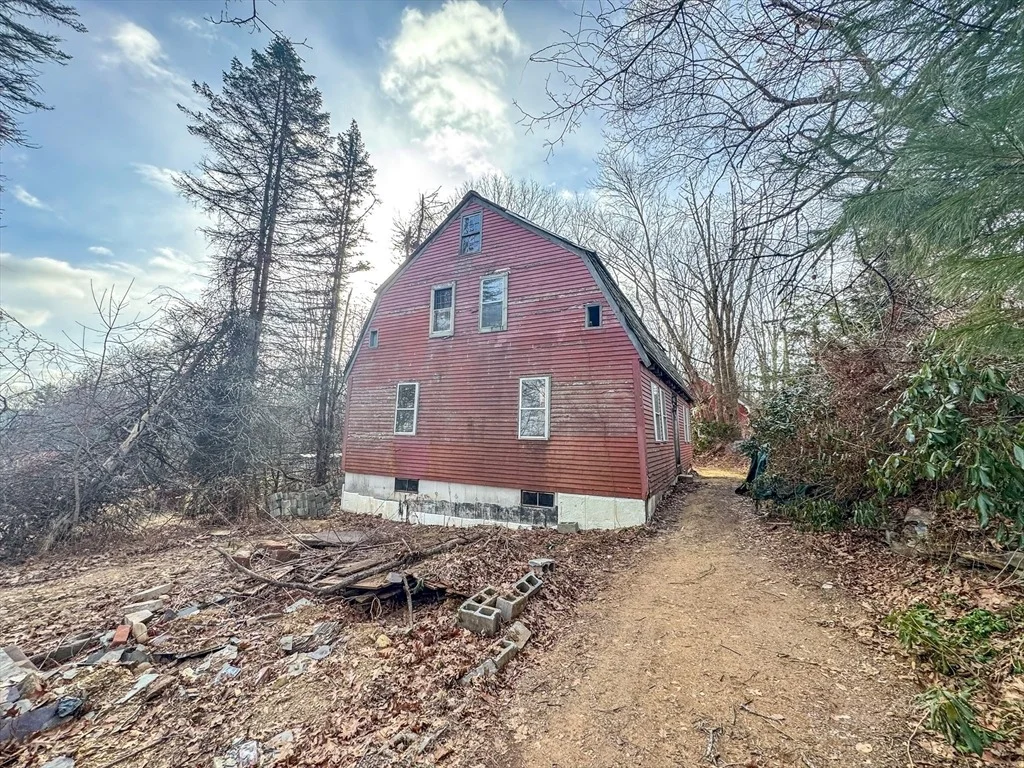 Photo of 203 Chamberlain Hill Rd