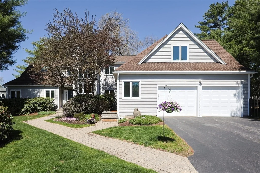 Photo of 8 Fieldstone Lane