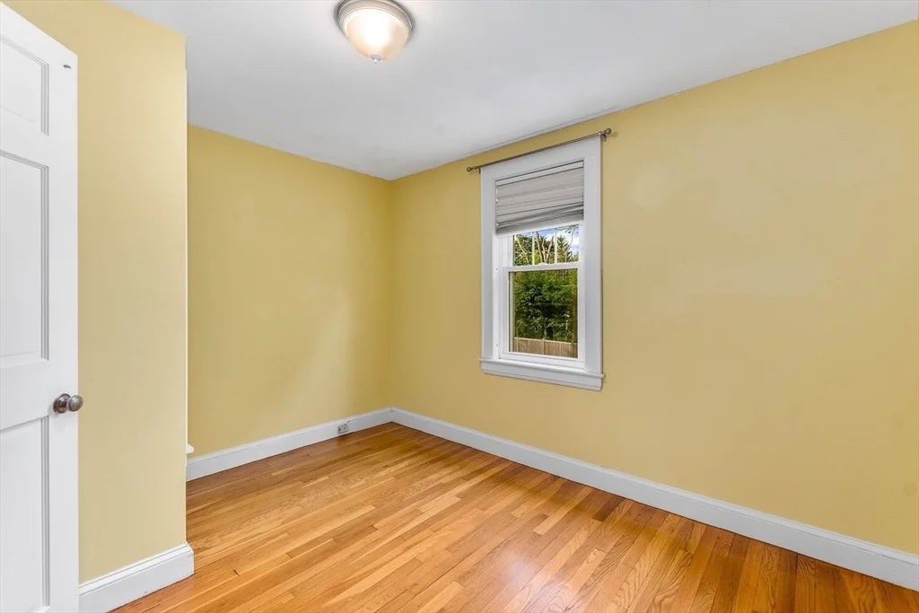Photo of 862 Pleasant Street
