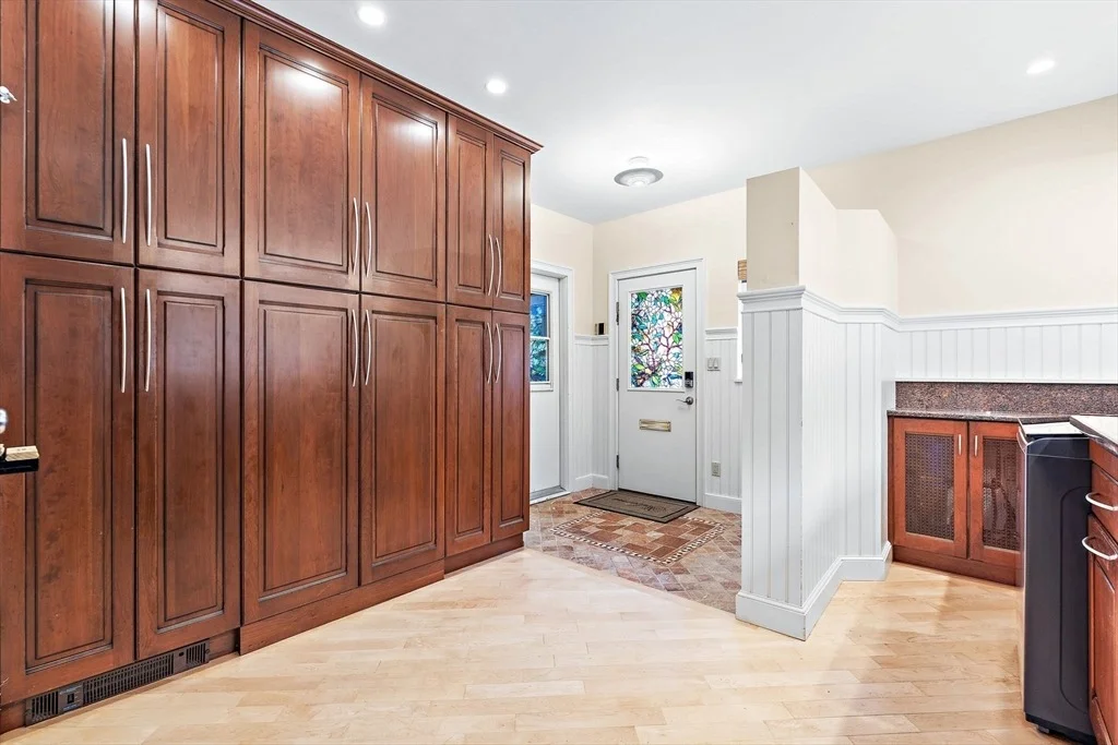 Photo of 1 Knollwood Dr