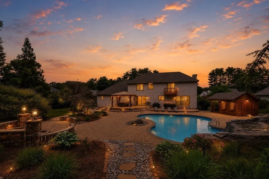 Photo of 56 Cardinal Ln