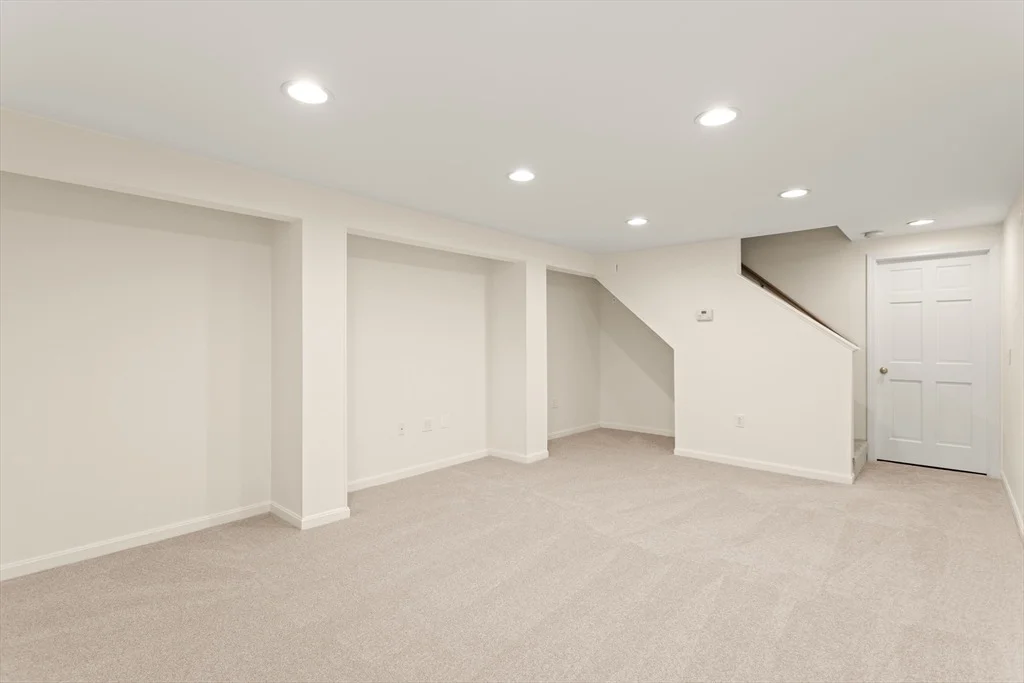 Photo of 4 Ledgewood Dr
