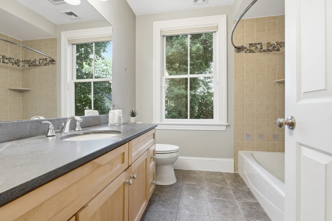 Photo of 7 Locust Avenue