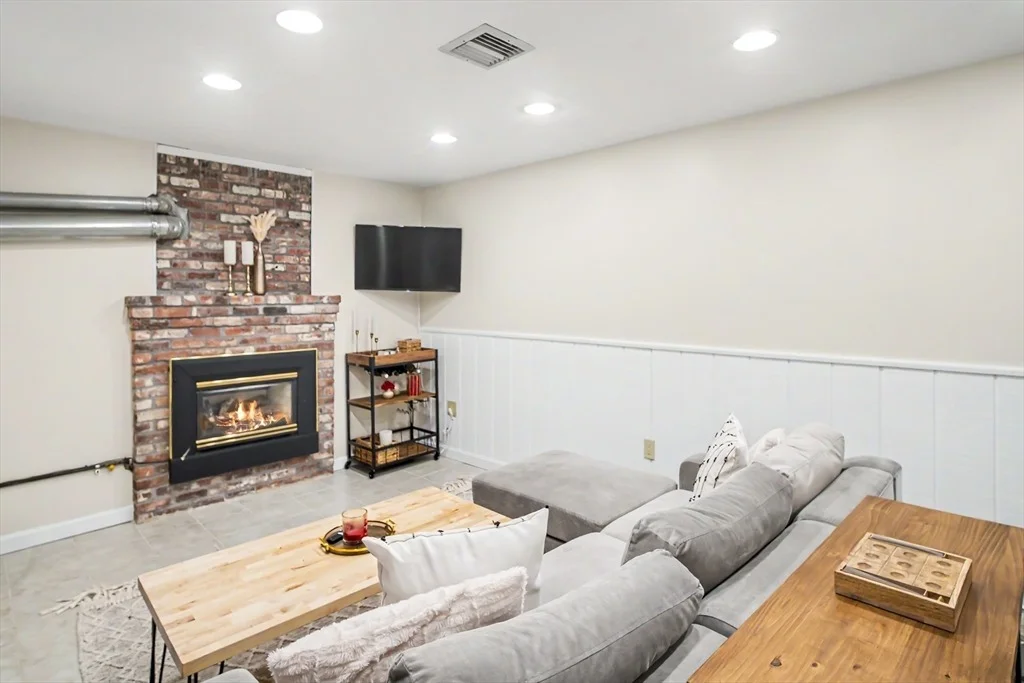 Photo of 29 Greenleaf Cir