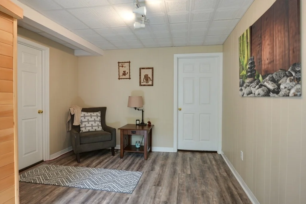 Photo of 18 Bay Path Dr
