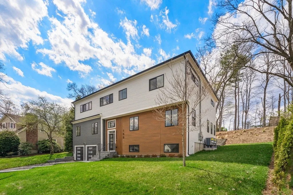 Photo of 100 Woodbine Circle