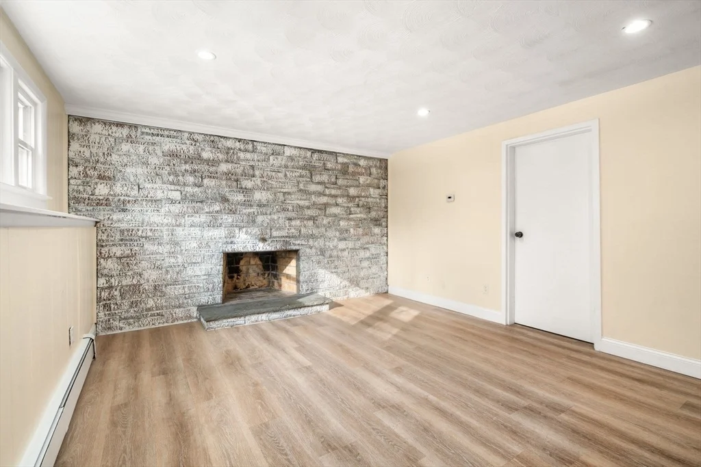 Photo of 10 Whittier Rd