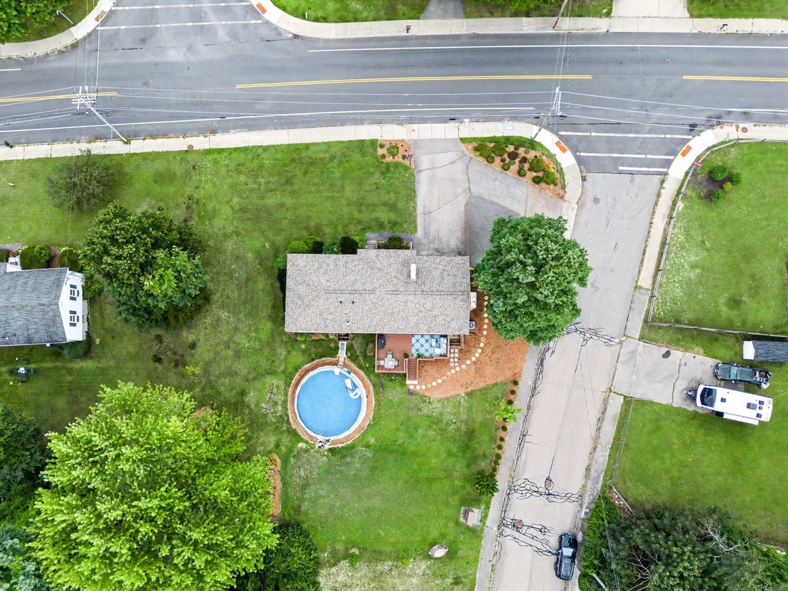 Photo of 592 Pond St