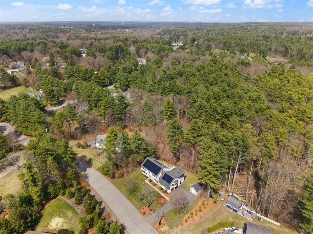 Photo of 35 Meadowbrook Dr