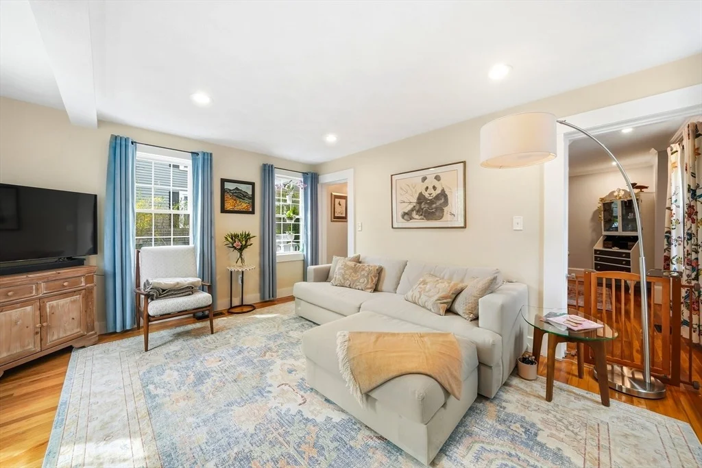 Photo of 11 Beacon St