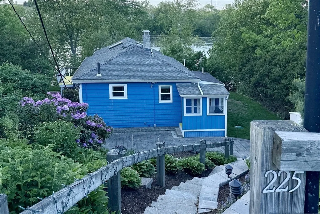Photo of 225 Riverside Drive