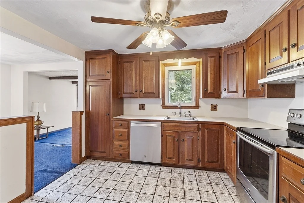Photo of 4 Whipple Rd