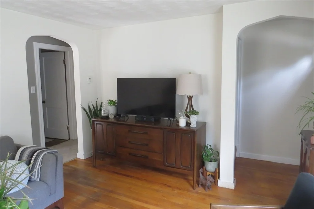 Photo of 102 Ewing Dr