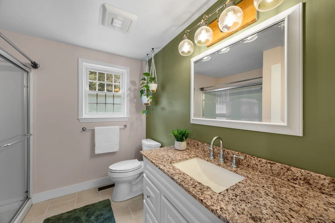 Photo of 34 Commodore Ln