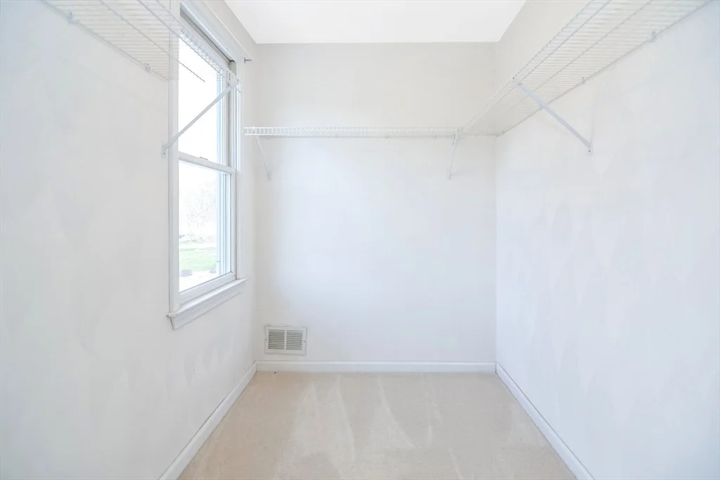 Photo of 34 Laura Ln