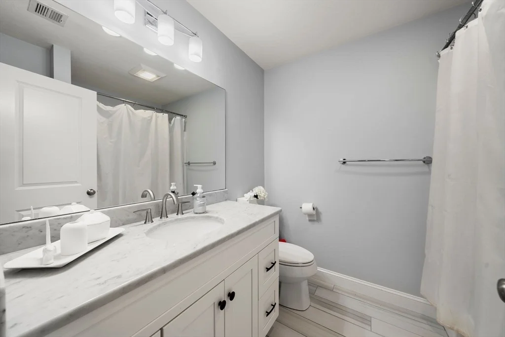 Photo of 24 Lynn Dr