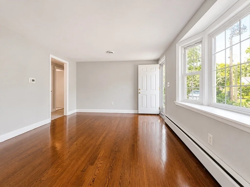 Photo of 84 Hinckley Cir
