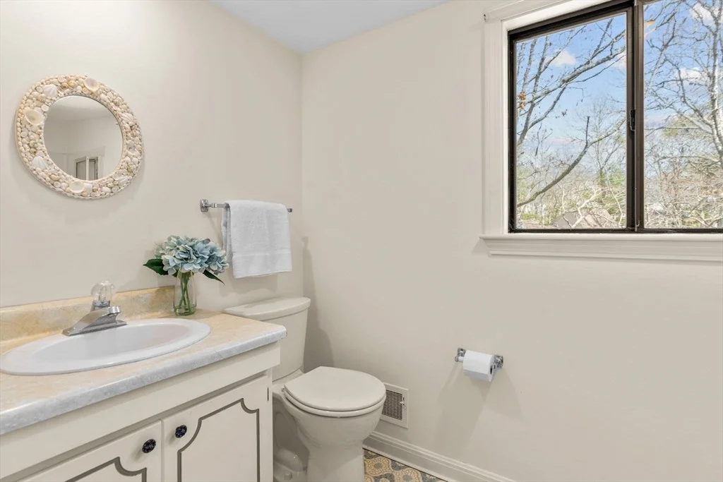 Photo of 213 Fells Pond Rd