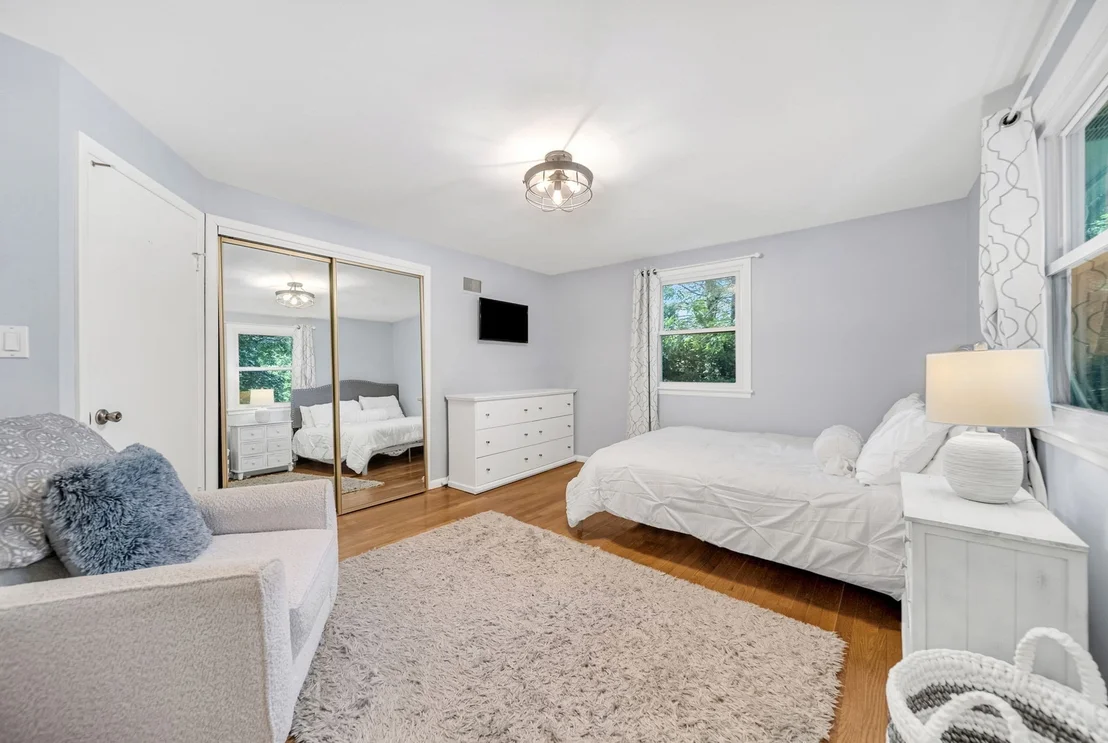 Photo of 32 Briarwood Rd