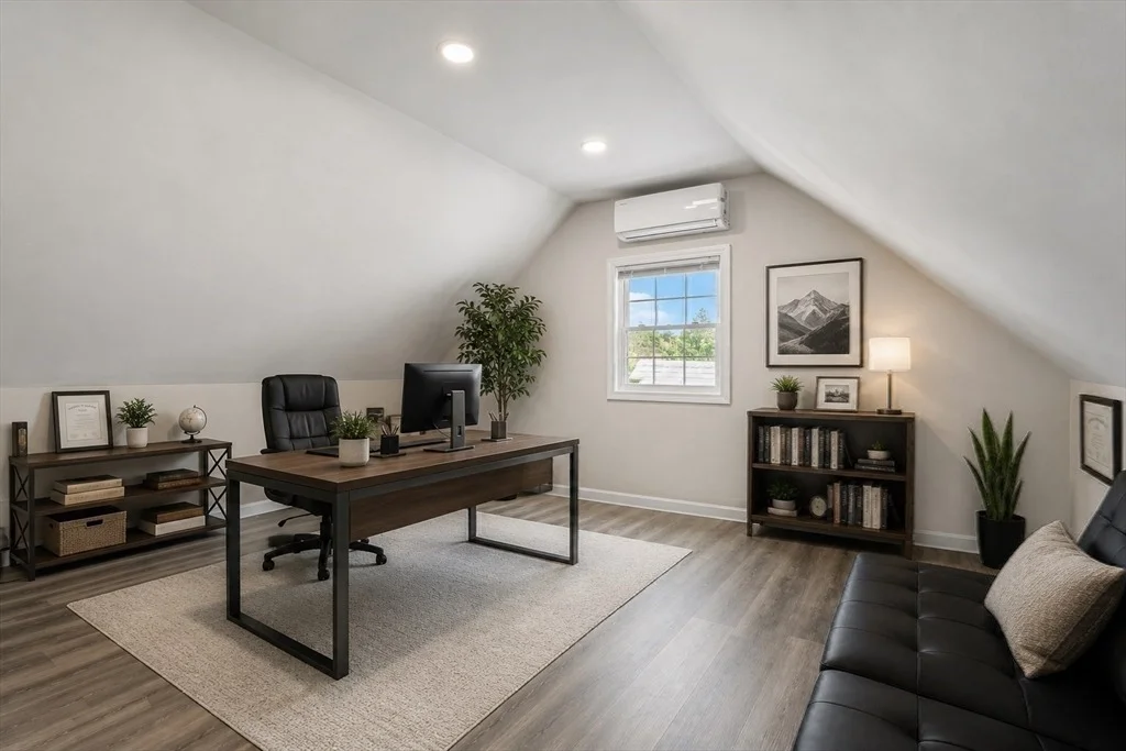 Photo of 5 Squire Ln