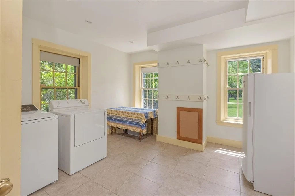 Photo of 82 River Rd