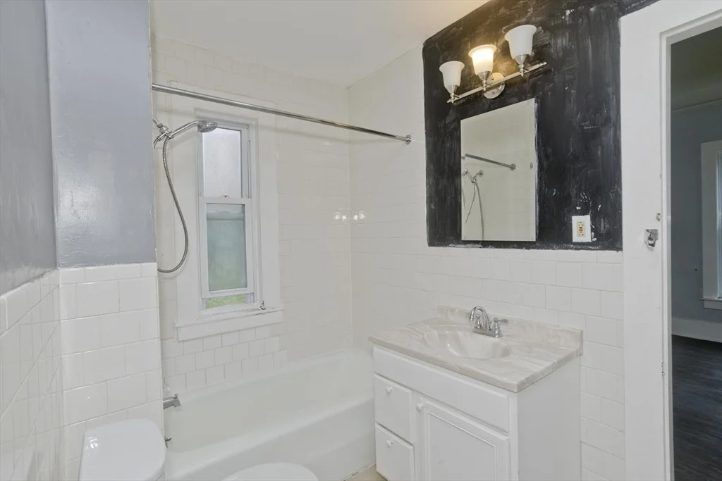 Photo of 1075 Central St