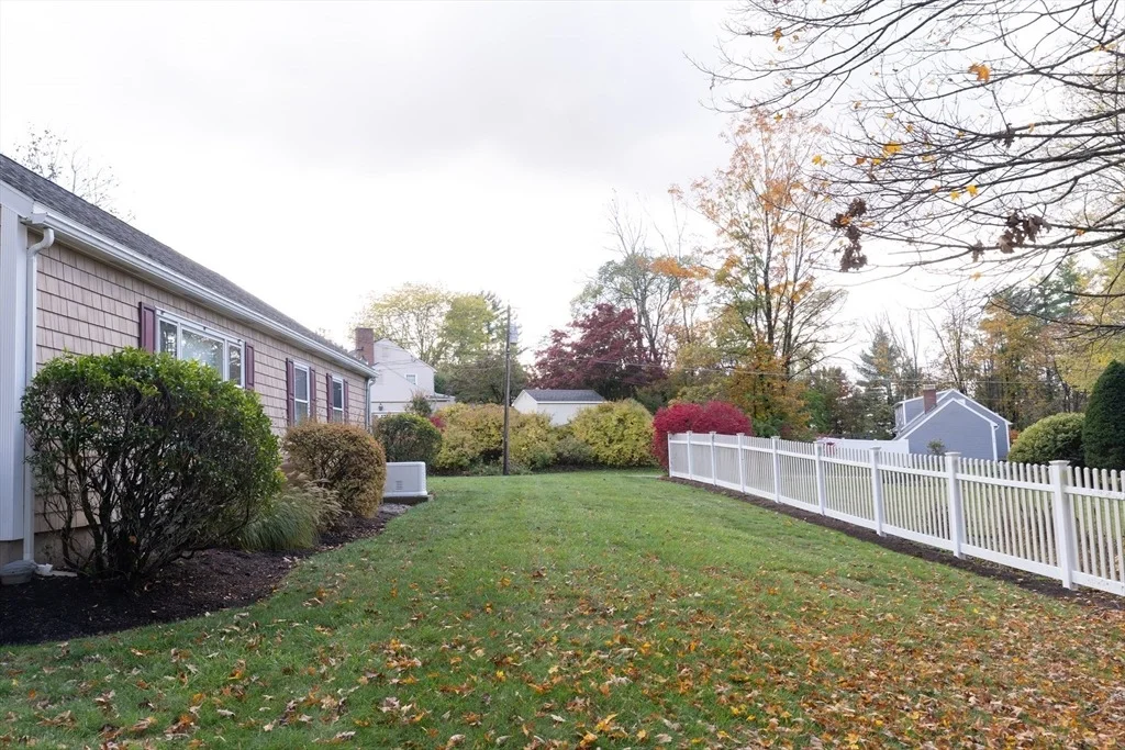 Photo of 1 Leslie Ln