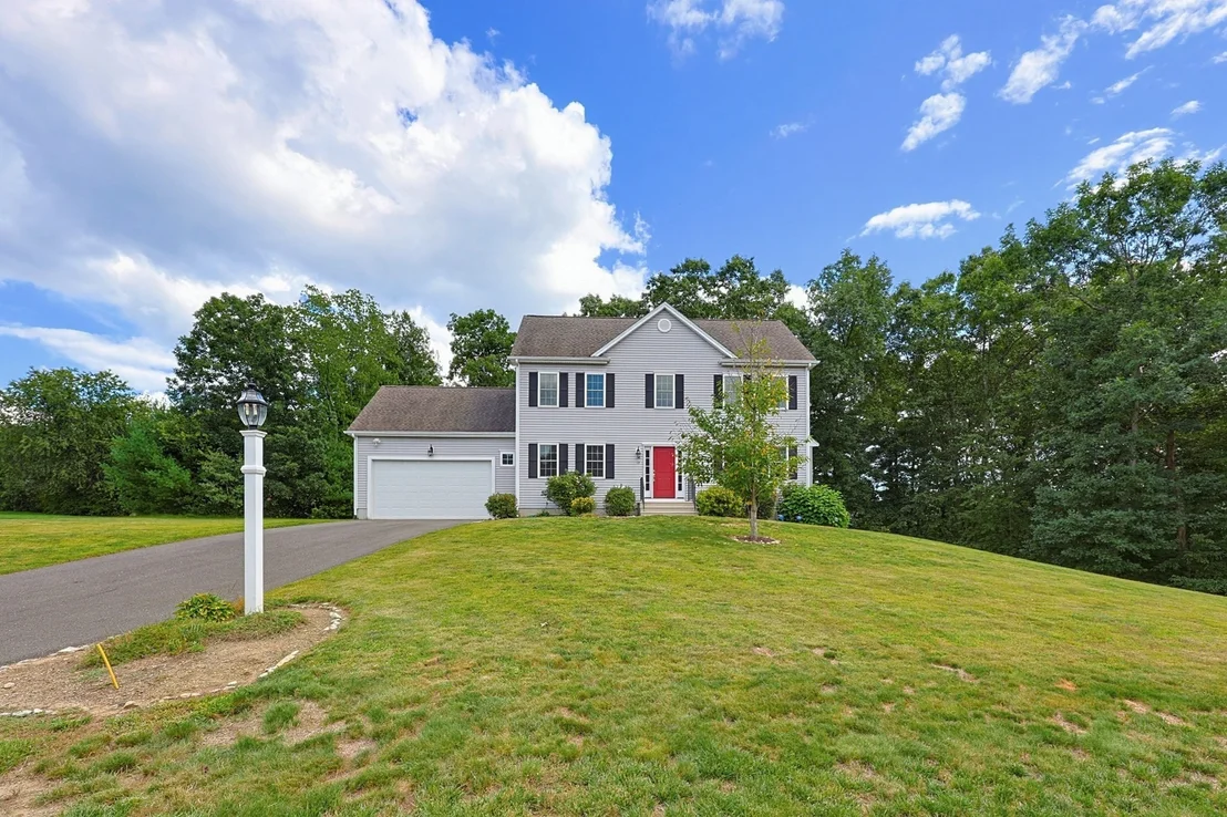 Photo of 15 Willow Brook Lane