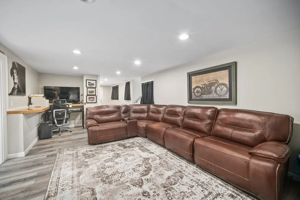 Photo of 76 Maplewood Cir