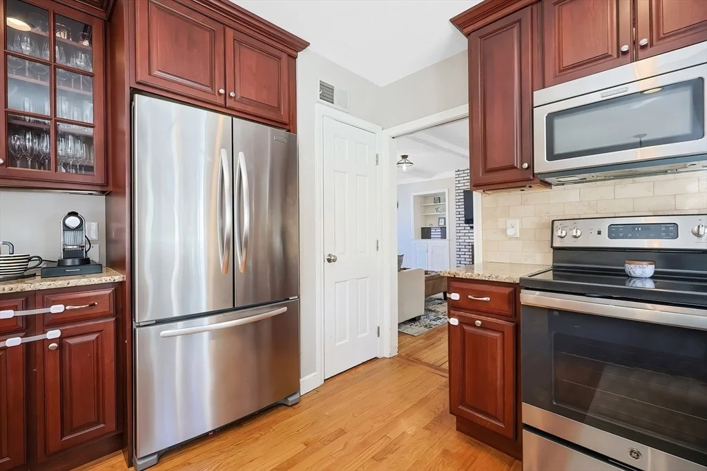 Photo of 8 Chickering Ln