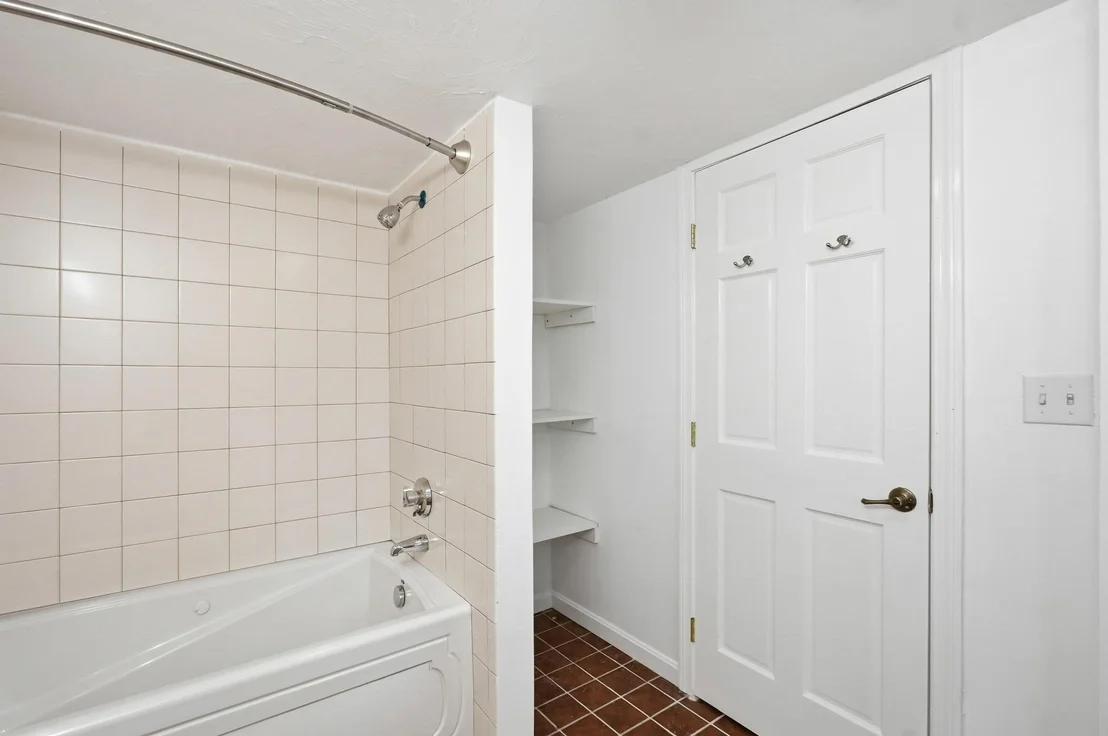 Photo of 17 Pathwood Ave